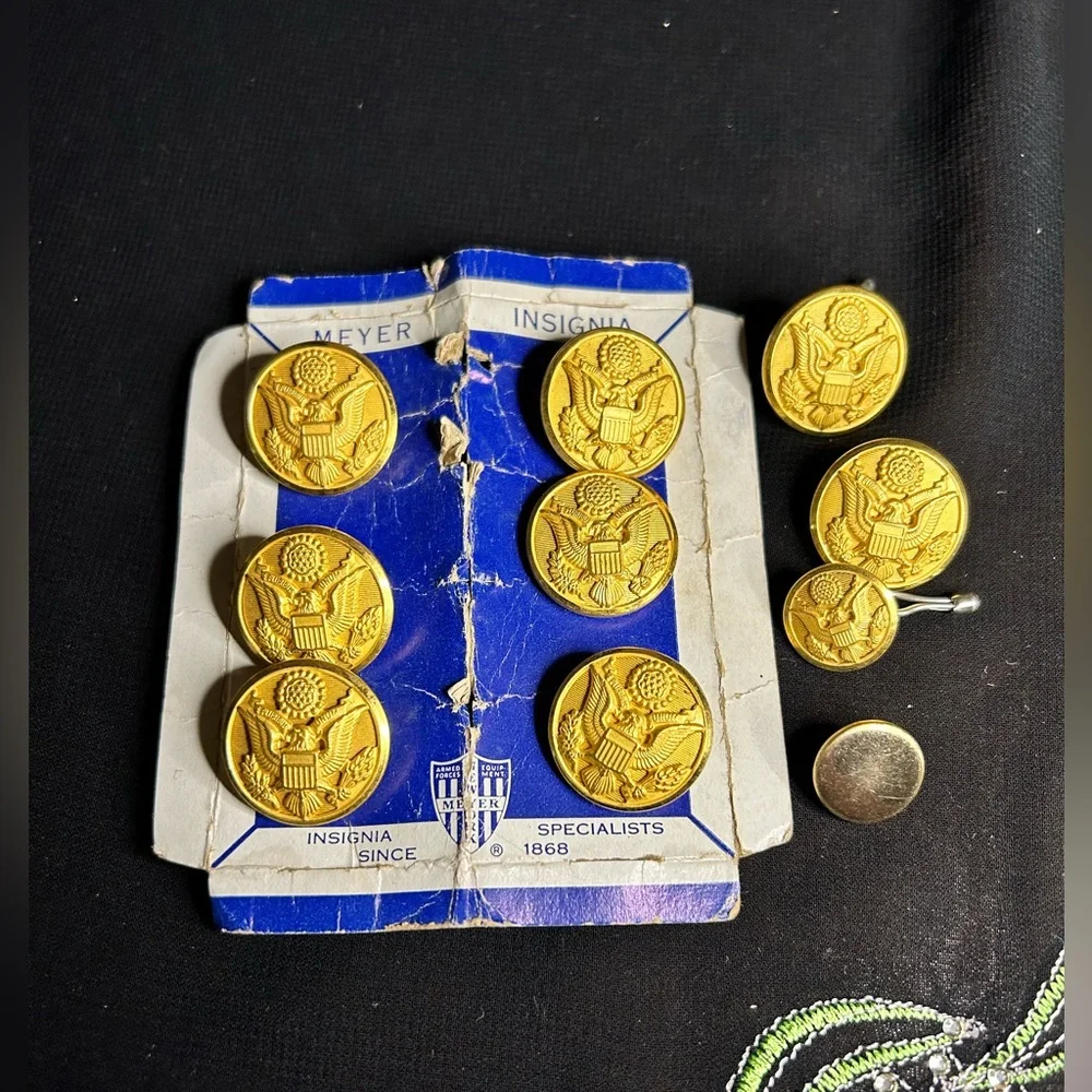 VTG Post WW2 1940s Dress Army Golden Eagle buttons, still attached to card. - Picture 5 of 5